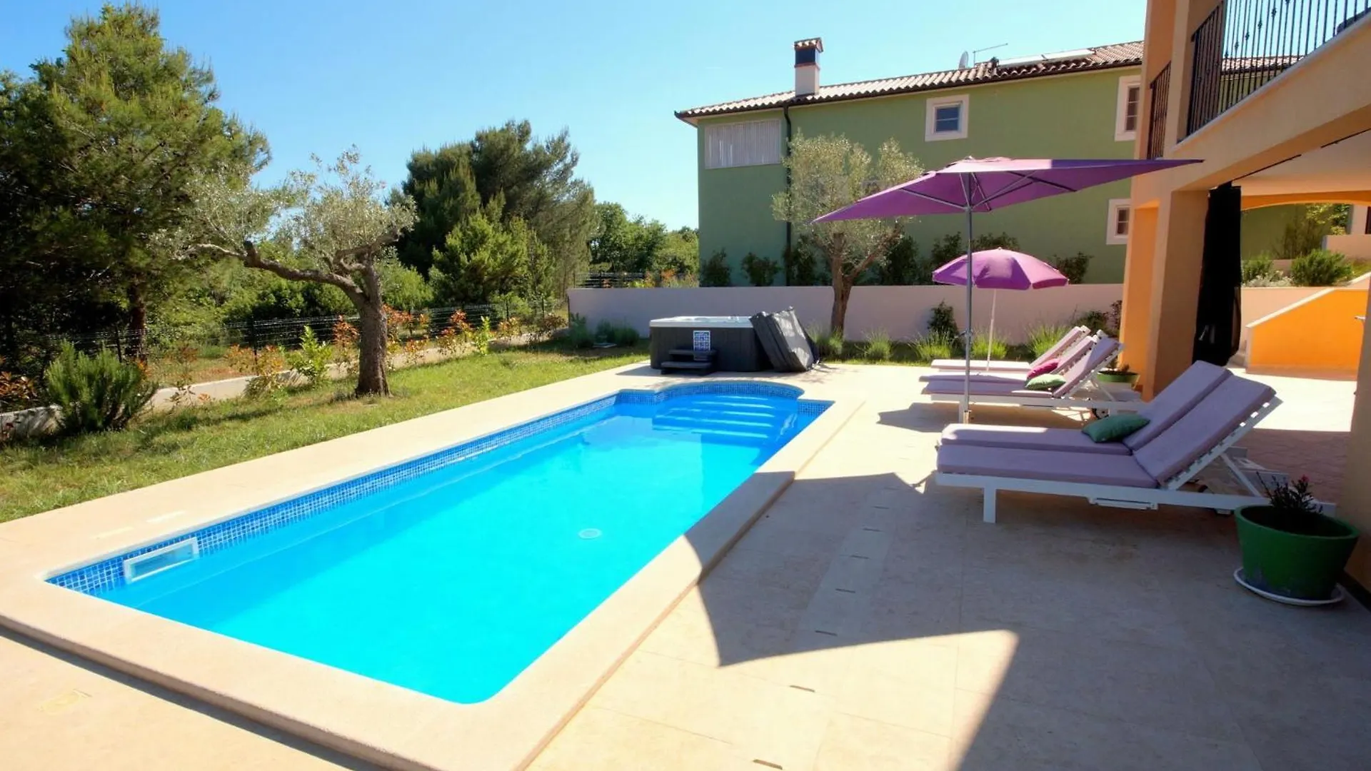 Lovely Villa With Pool, Wellness And Fenced Garden Rakalj