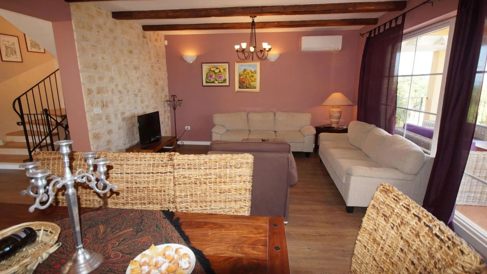 Lovely Villa With Pool, Wellness And Fenced Garden Rakalj
