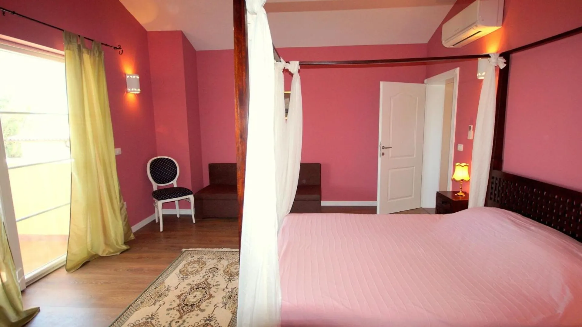 Lovely Villa With Pool, Wellness And Fenced Garden Rakalj