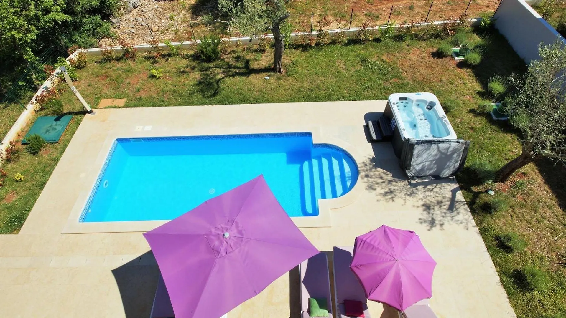 Lovely Villa With Pool, Wellness And Fenced Garden Rakalj